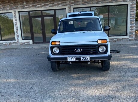 LADA (VAZ) Niva 2015