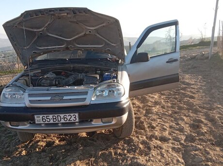 Chevrolet Niva 2004