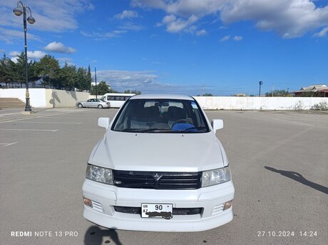 Mitsubishi Chariot 2000