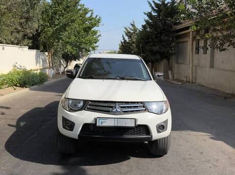 Mitsubishi L200 2015