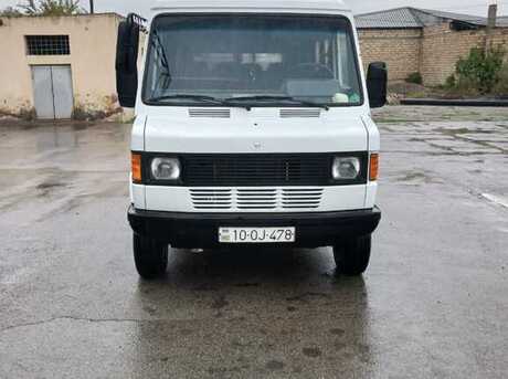 Mercedes 208 D 1990