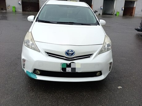 Toyota Prius V 2013