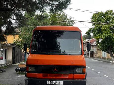 Mercedes 609 D 1990