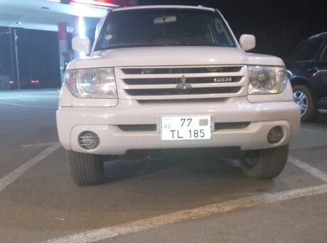 Mitsubishi Pajero io 2001