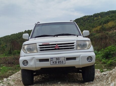 Mitsubishi Pajero io 1999