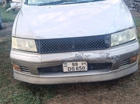 Mitsubishi Chariot 2002