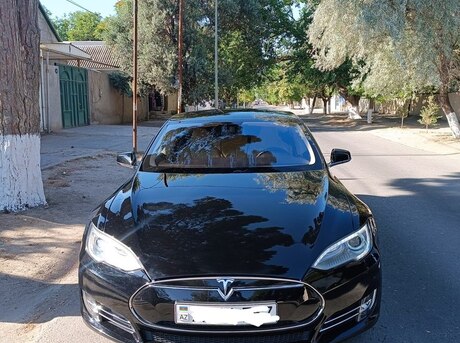 Tesla Model S 2013