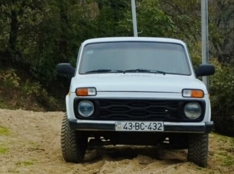 LADA (VAZ) Niva 2005