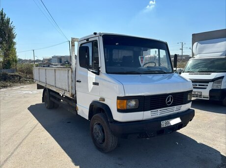 Mercedes 609 D 1990