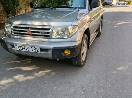 Mitsubishi Pajero io 1999