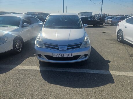 Nissan Tiida 2011