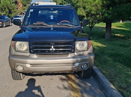 Mitsubishi Pajero io 2000