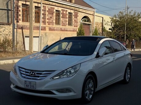Hyundai Sonata 2010