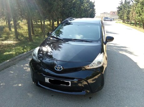 Toyota Prius V 2015