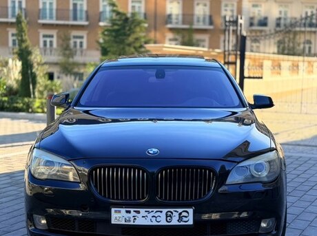 BMW 750 2011