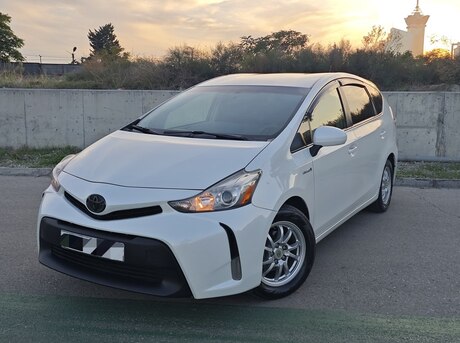 Toyota Prius V 2015