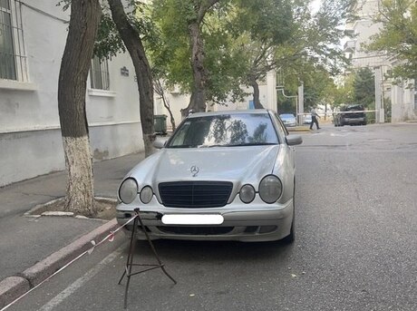 Mercedes E 220 2000