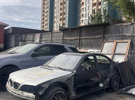 BMW 330 2004