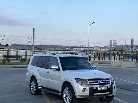 Mitsubishi Pajero 2010