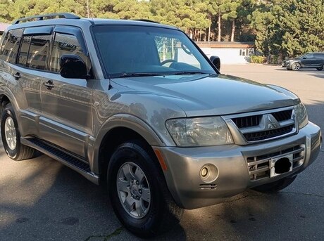 Mitsubishi Pajero 2002