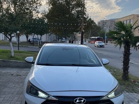 Hyundai Elantra 2019