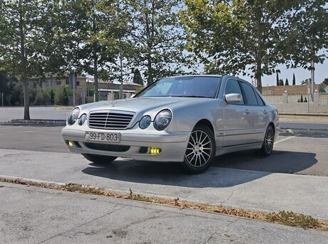 Mercedes E 220 2000