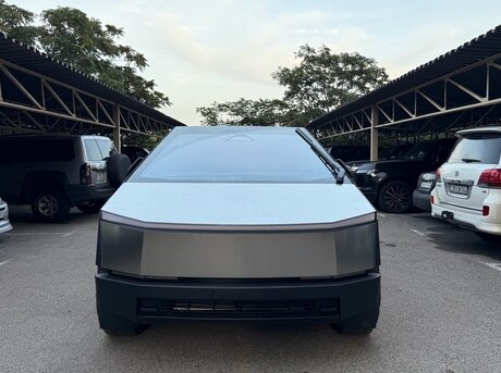 Tesla  2024