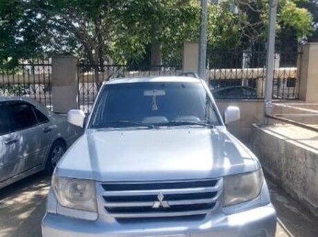 Mitsubishi Pajero io 2003