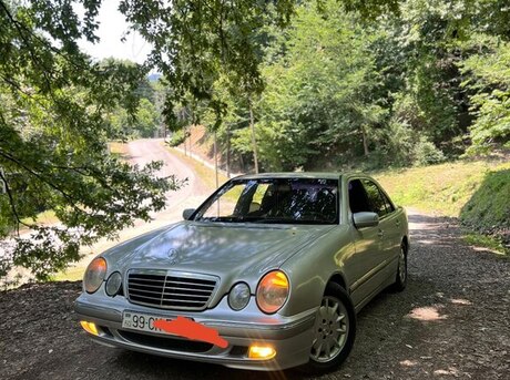 Mercedes E 220 2000