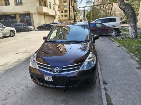 Nissan Tiida 2012