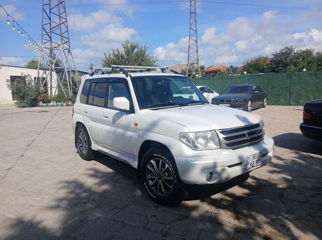 Mitsubishi Pajero io 2000