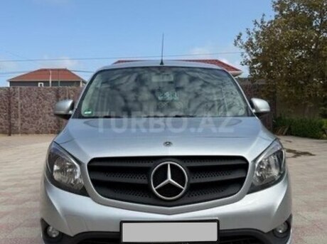Mercedes Viano 2023