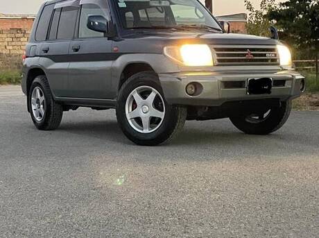 Mitsubishi Pajero io 1999