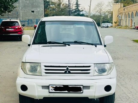 Mitsubishi Pajero io 1999