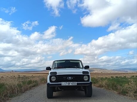 LADA (VAZ) Niva 2011