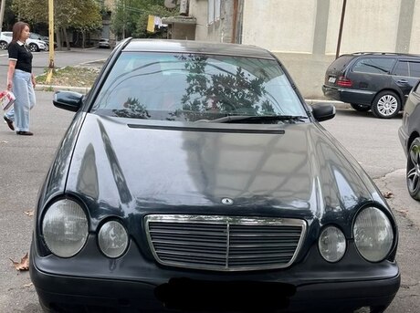 Mercedes E 220 2000