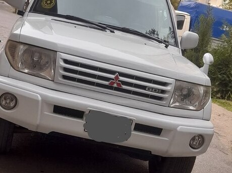 Mitsubishi Pajero io 1999