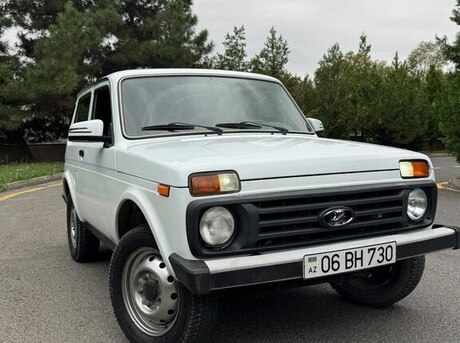 LADA (VAZ) Niva 2011