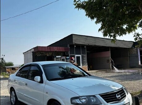 Nissan Sunny 2010