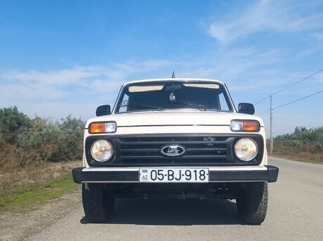 LADA (VAZ) Niva 2004