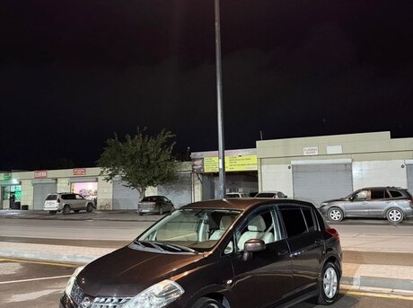 Nissan Tiida 2012