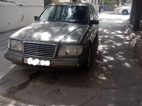 Mercedes 220 E 1990