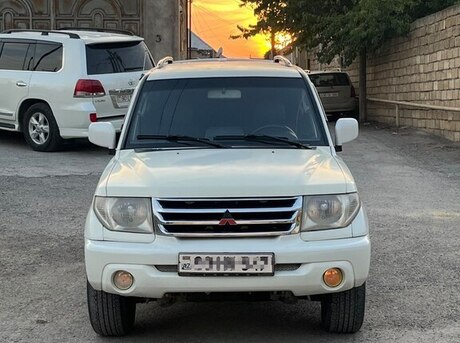 Mitsubishi Pajero io 2000