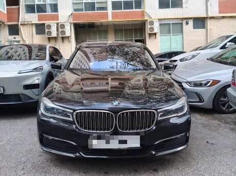 BMW 750 2017