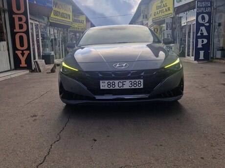 Hyundai Elantra 2022