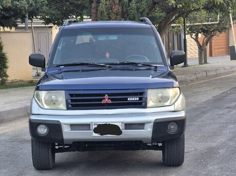 Mitsubishi Pajero io 1999