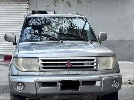 Mitsubishi Pajero io 2000