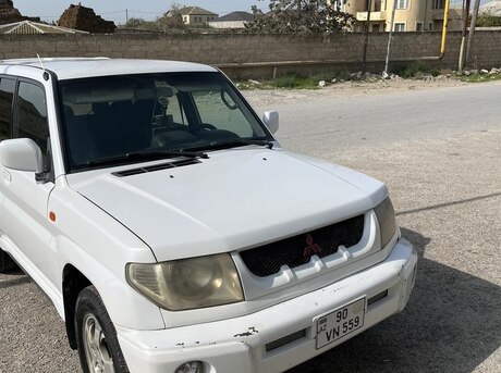 Mitsubishi Pajero io 1999