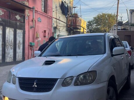 Mitsubishi Airtrek 2002