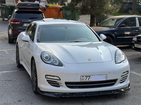 Porsche Panamera 4 2011